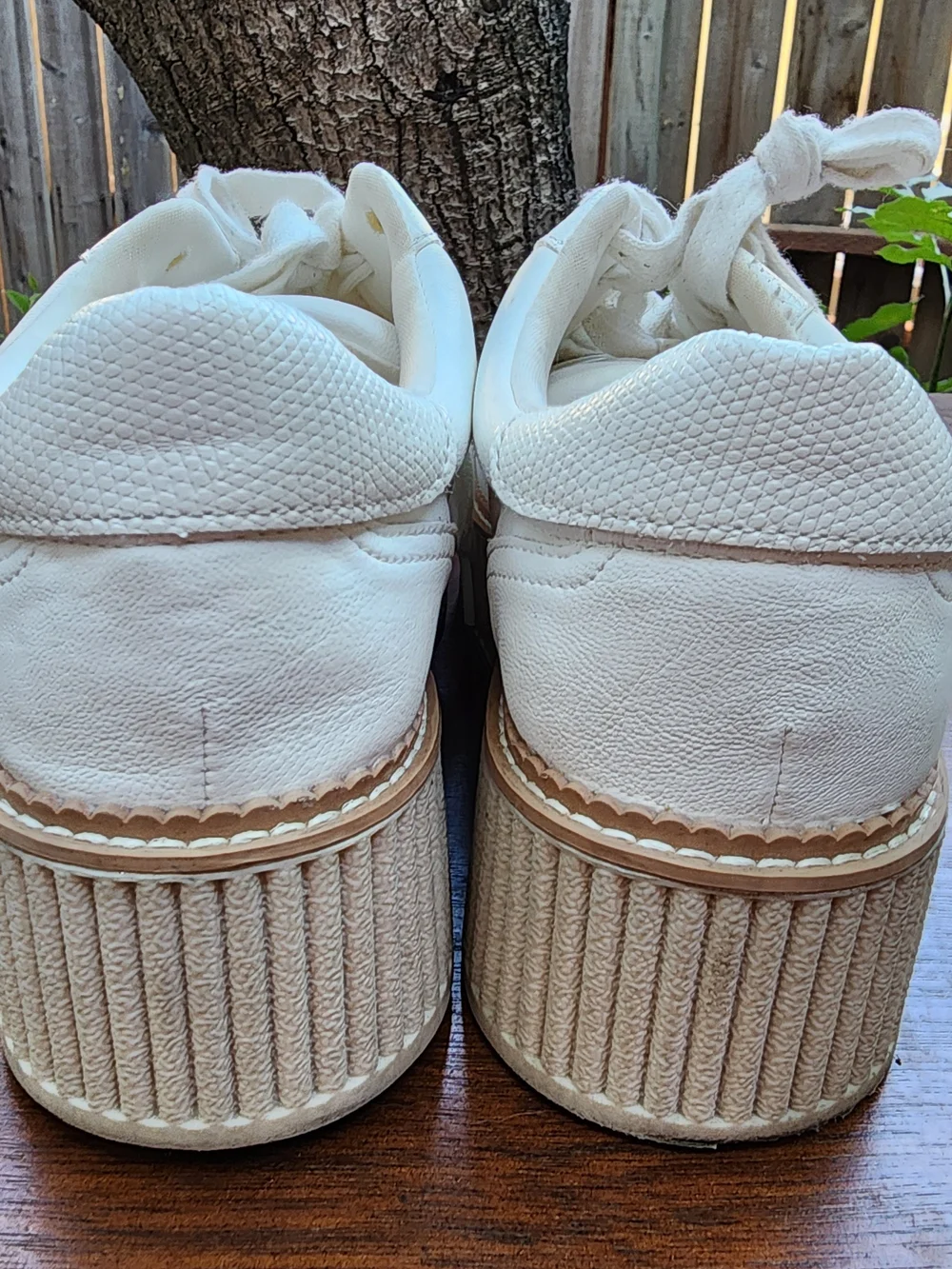 DV Dolce Vita Bubbles White Platform Sneakers Leather Lace Up Shoes Size 10